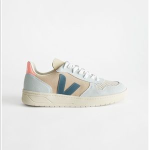 Veja V-10 sneakers size 7